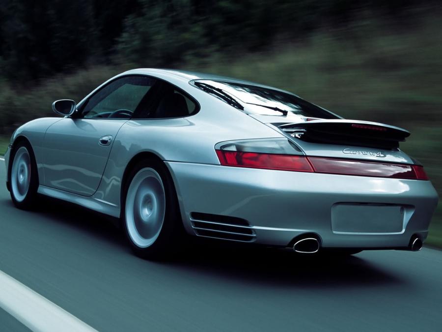  Porsche 911 Carrera 4S 2002 года  (фото 16 из 20)